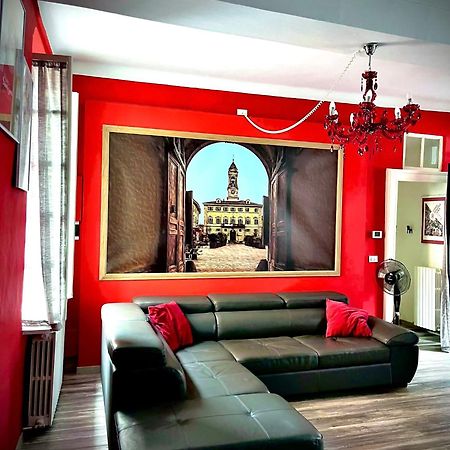 Dolce Eporedia Intero Alloggio Nel Centro Storico อีเฟรอา ภายนอก รูปภาพ